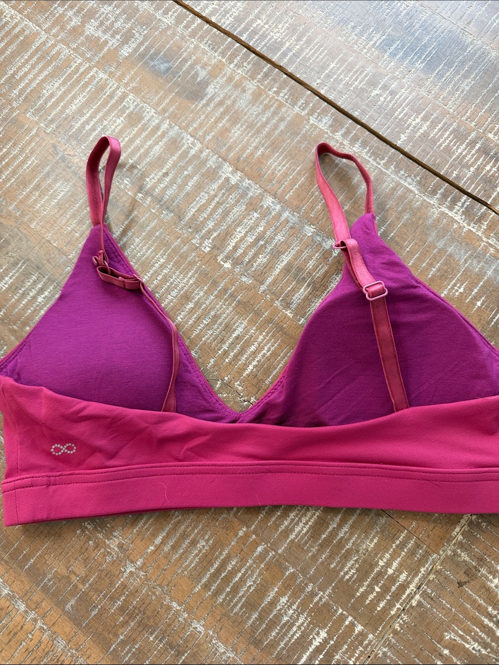 Wireless V-Neck Bralette in Raspberry Pink - Picture 2 of 3